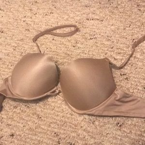 32 B bombshell bra Victoria's Secret